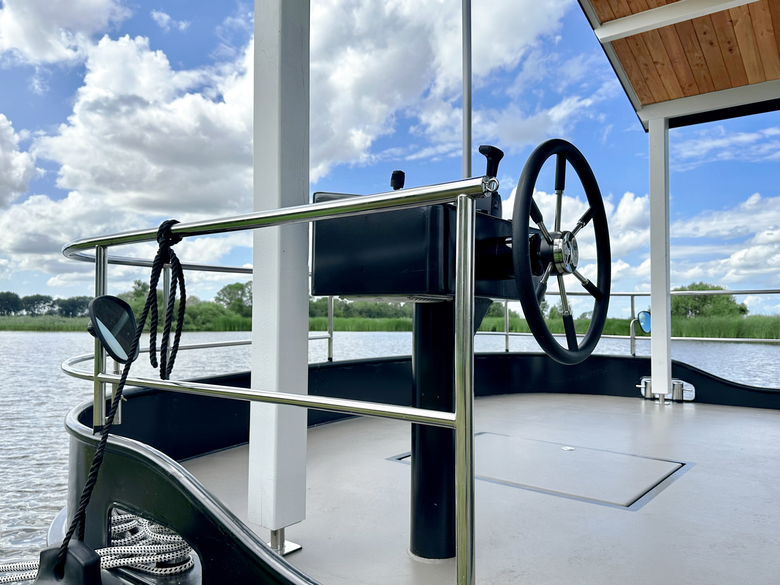 HOMESHIP VaarChalet In Amsterdam 1250D Luxe Houseboat