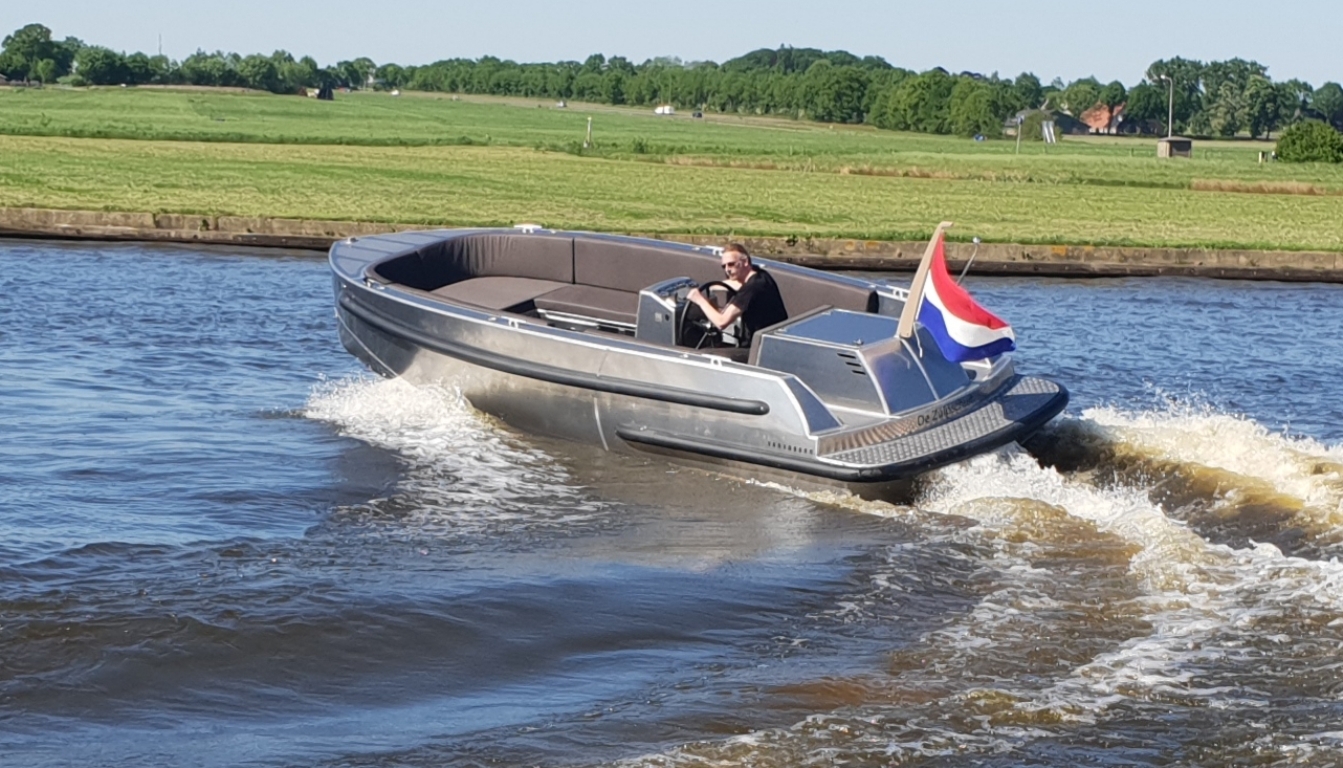 Van Vossen VanVossen Tender 700 (sport)