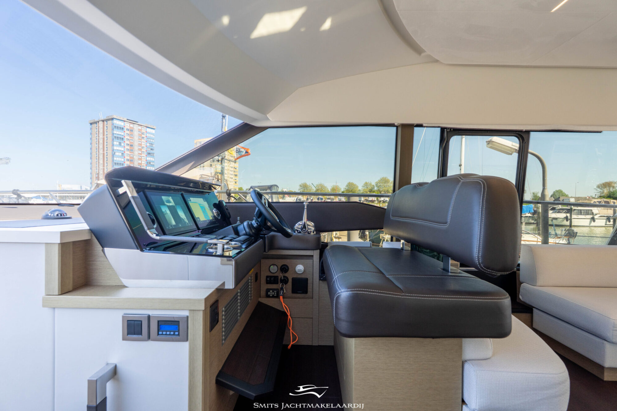 Prestige 590 Flybridge