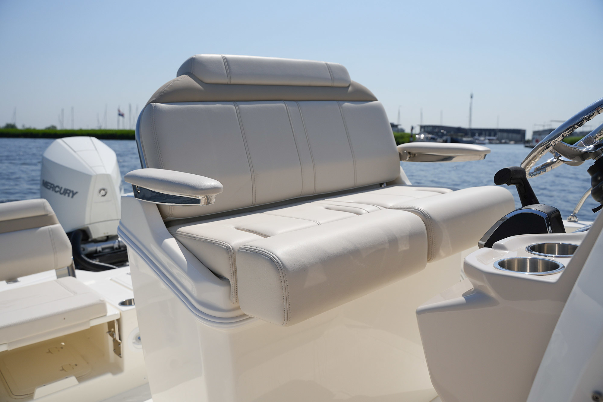 Boston Whaler 250 Dauntless