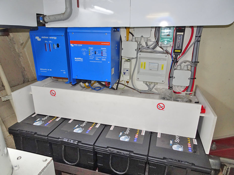 ex Patrouille vaartuig / Varend Woonschip 18.26 met UBC