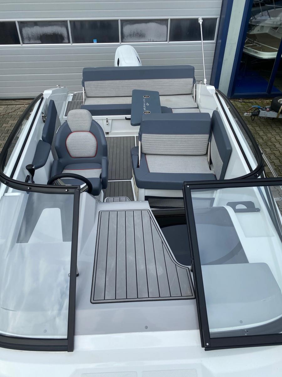 NORTHMASTER 685 Cruiser Cabin