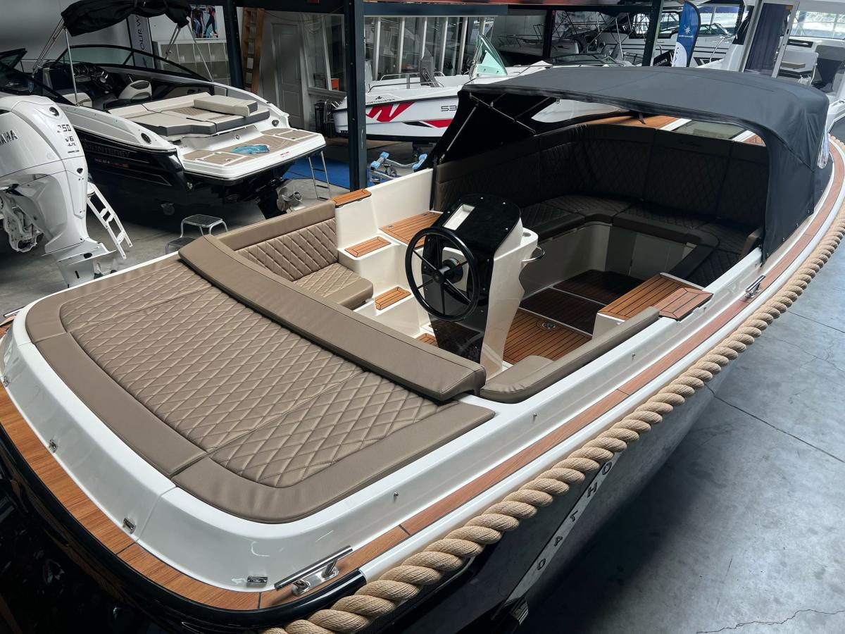 Oud Huijzer 740 Tender