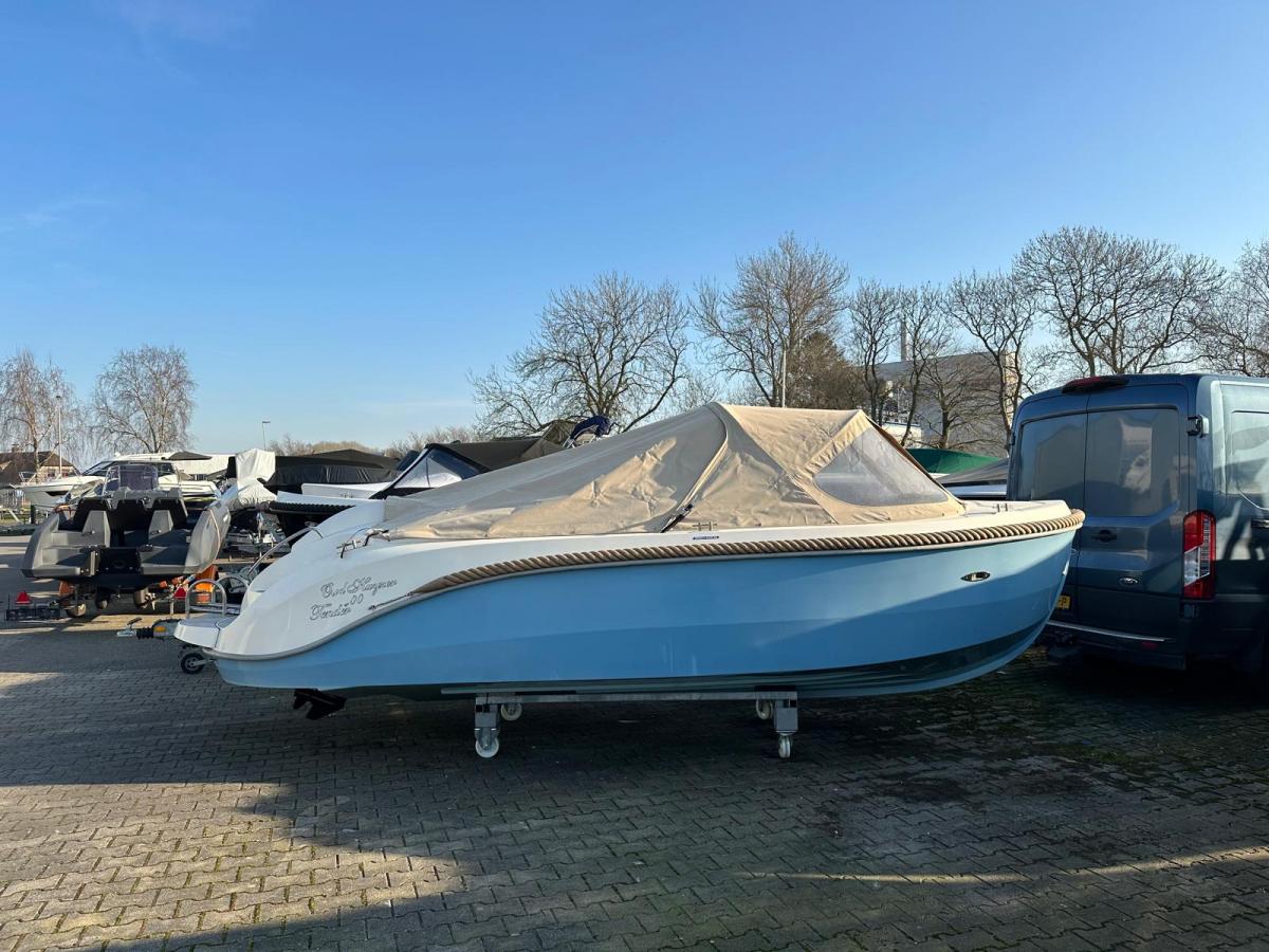 Oud Huijzer 600 Tender
