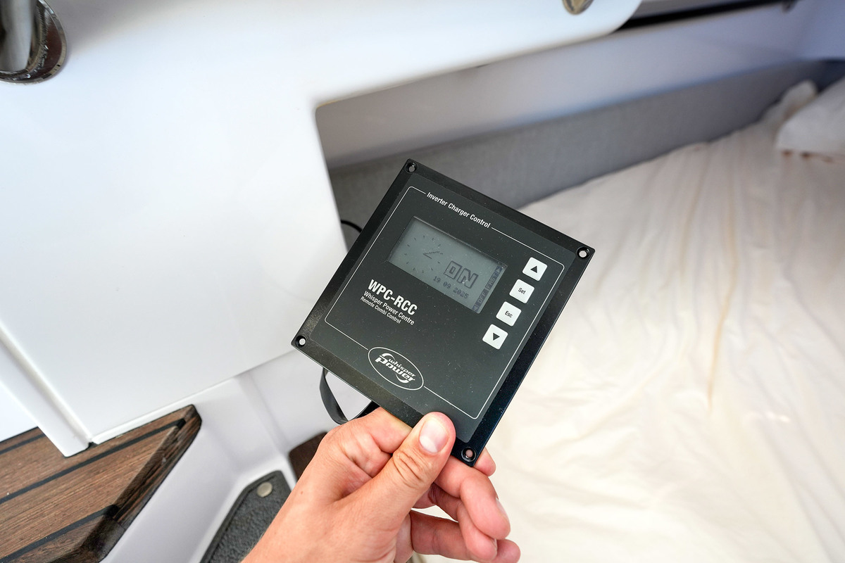 Axopar 37 XC Cross Cabin Mediterrana Edition