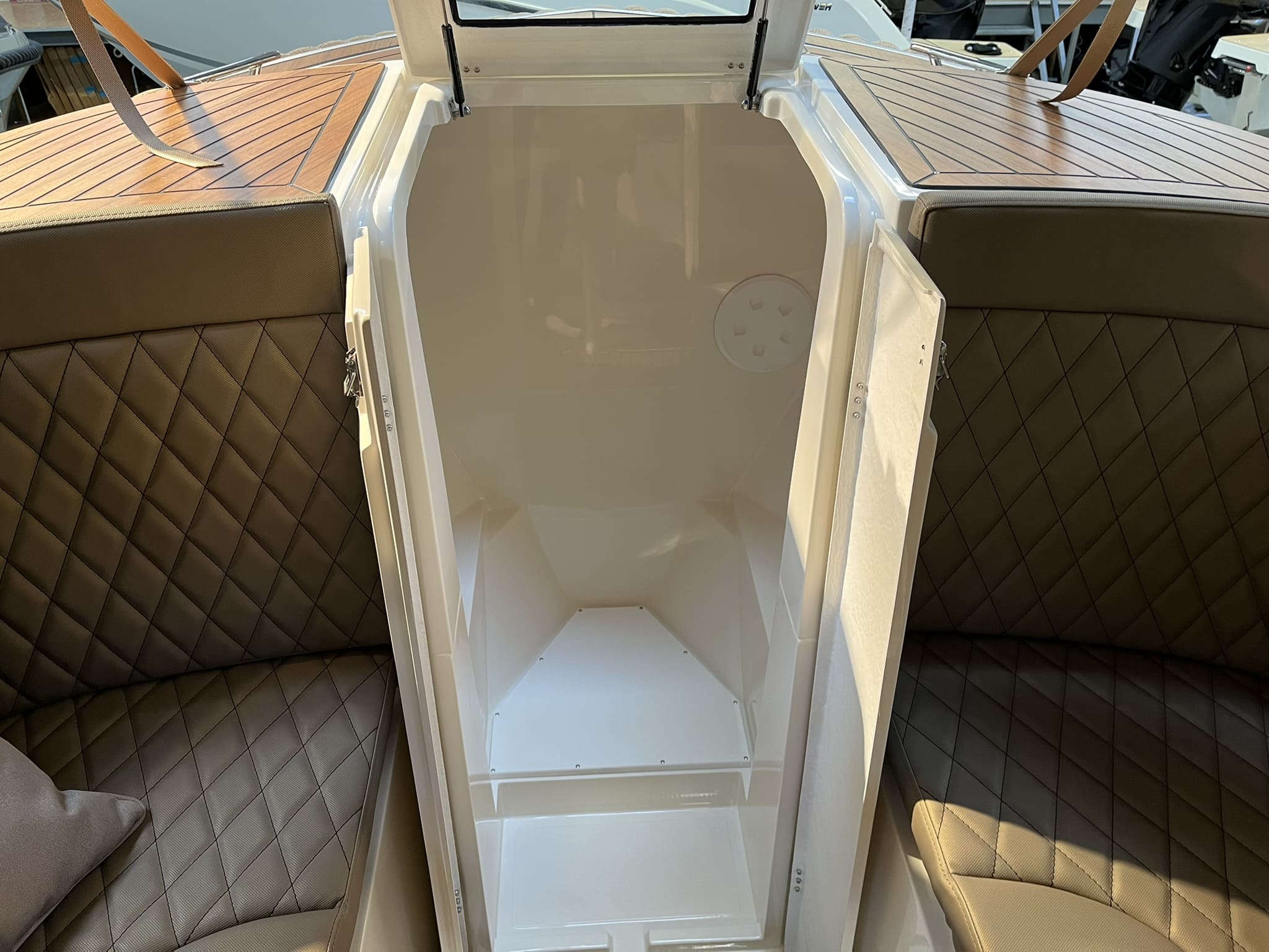 Oud-huijzer 740 Tender