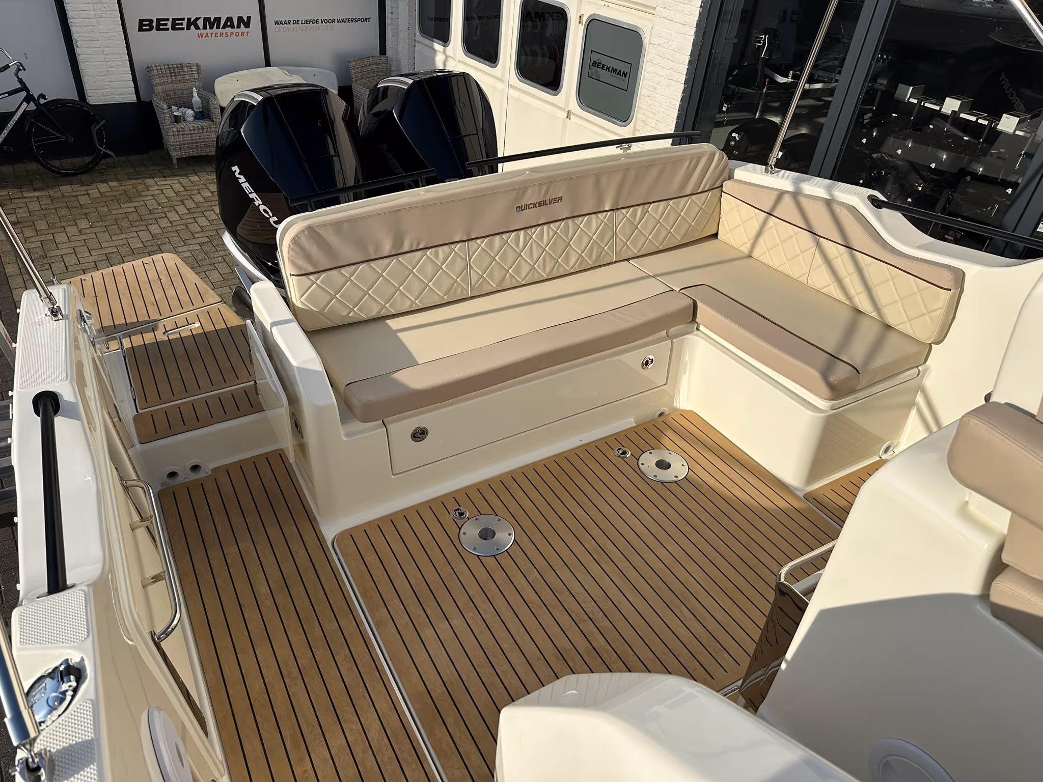Quicksilver 875 Sundeck