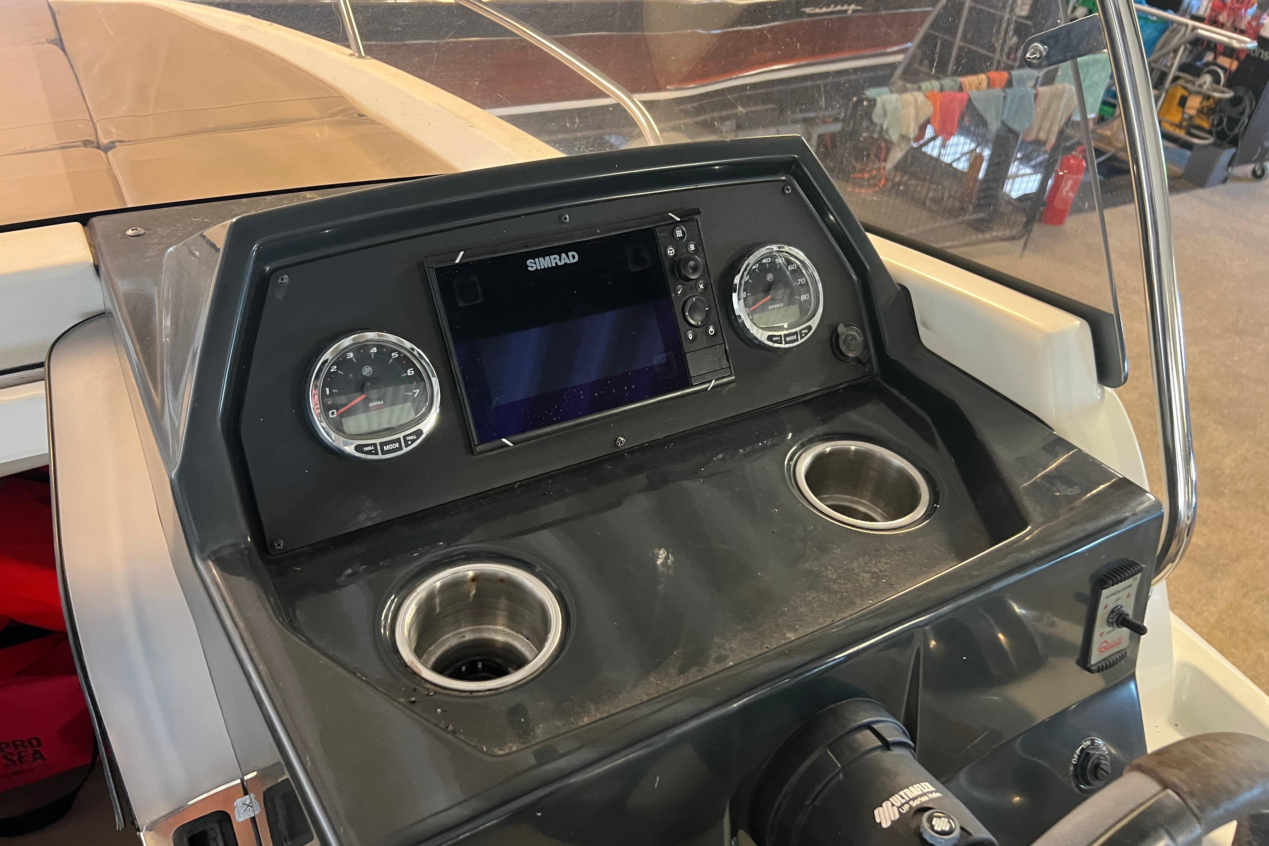 Quicksilver Activ 605 Sundeck
