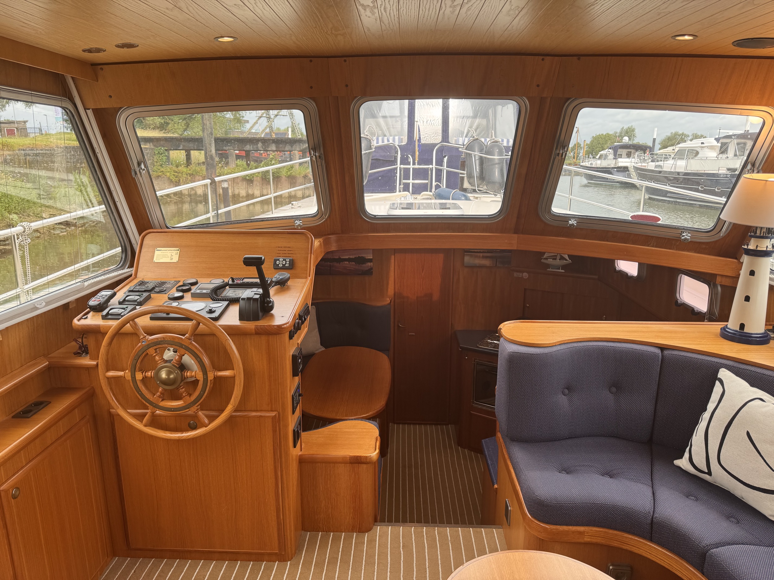 Aquanaut Drifter Trawler 1250 AK