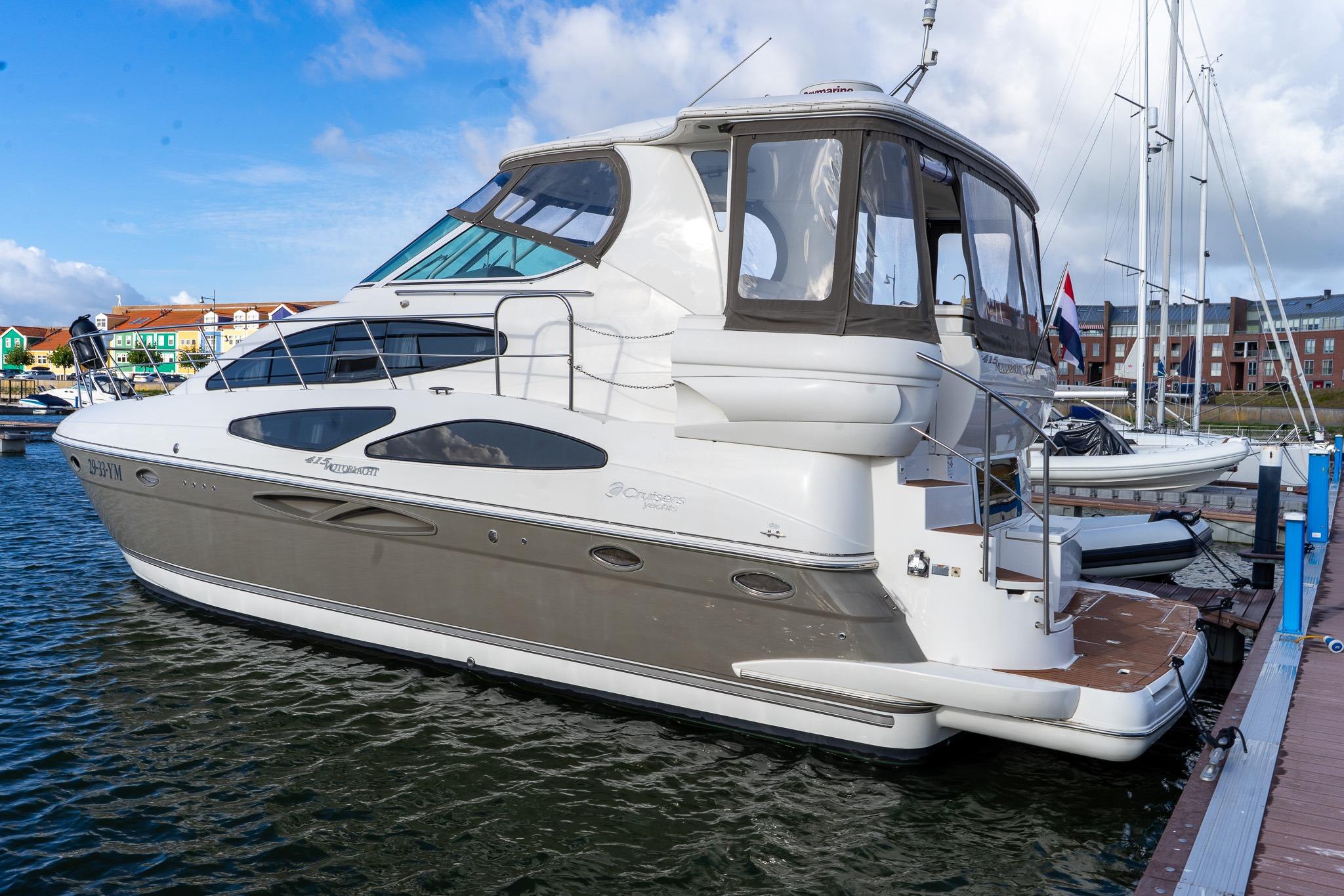 Cruisers Yachts 415 Express Motoryacht