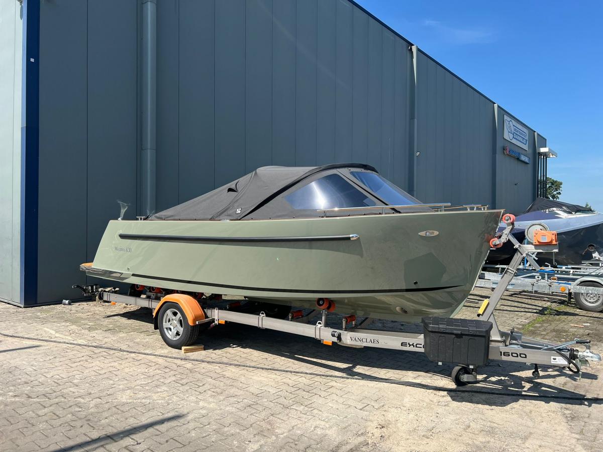 Maxima 630 Tender met boegschroef