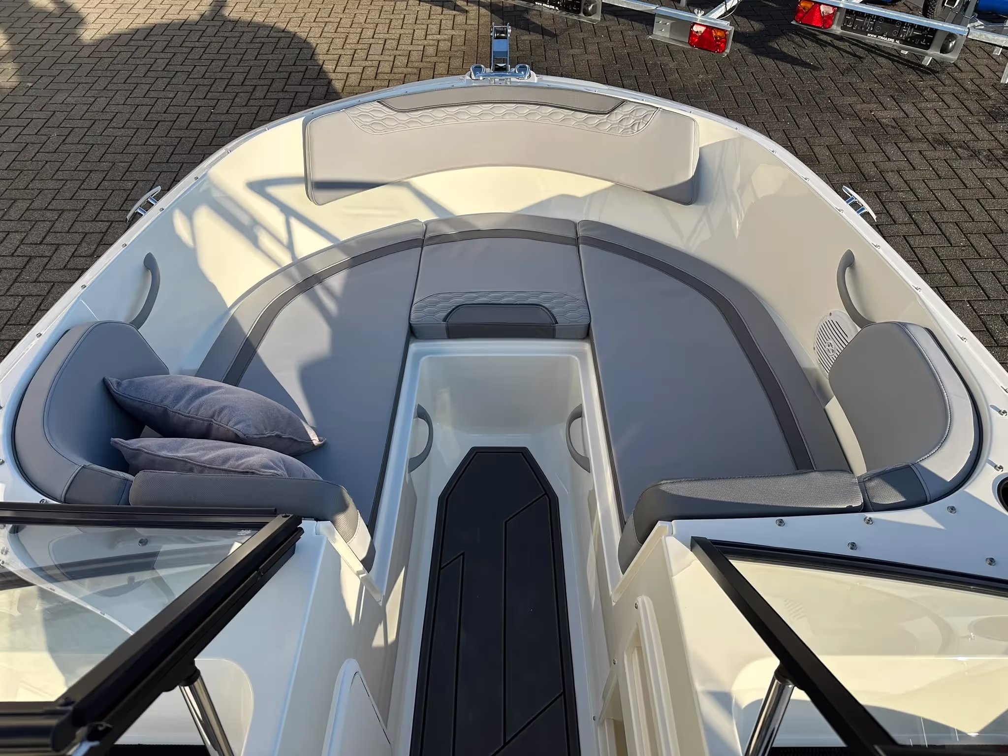 Bayliner Element M17