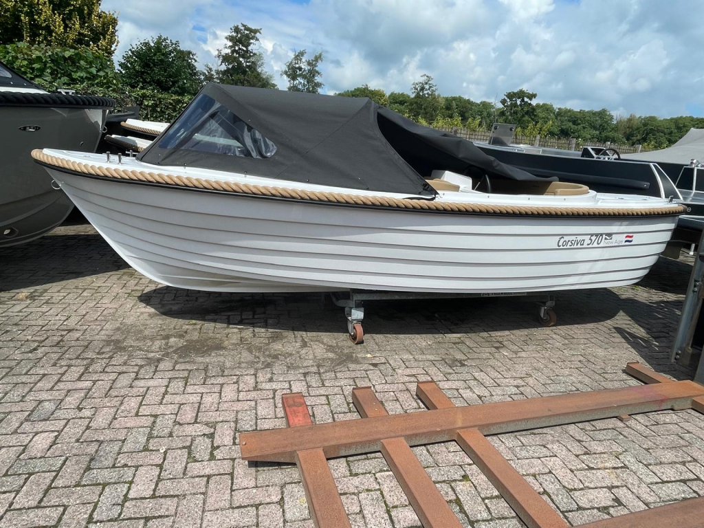 Corsiva 570 new age wit Suzuki 9.9pk