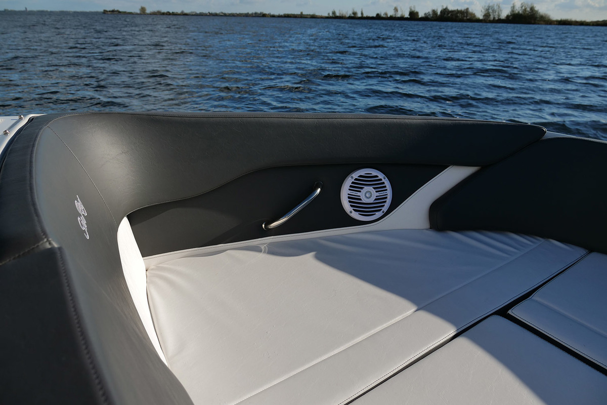 Sea Ray SPX 230