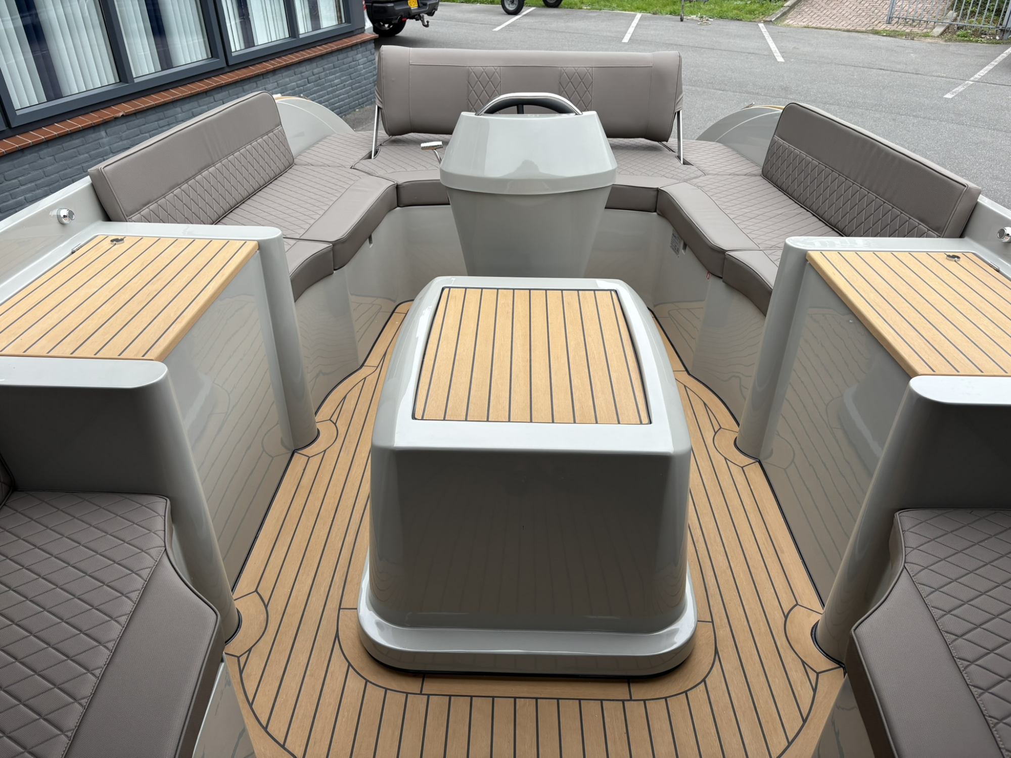 Antaris Sixty7 met Vetus 42 pk in RAL 7030 op voorraad!