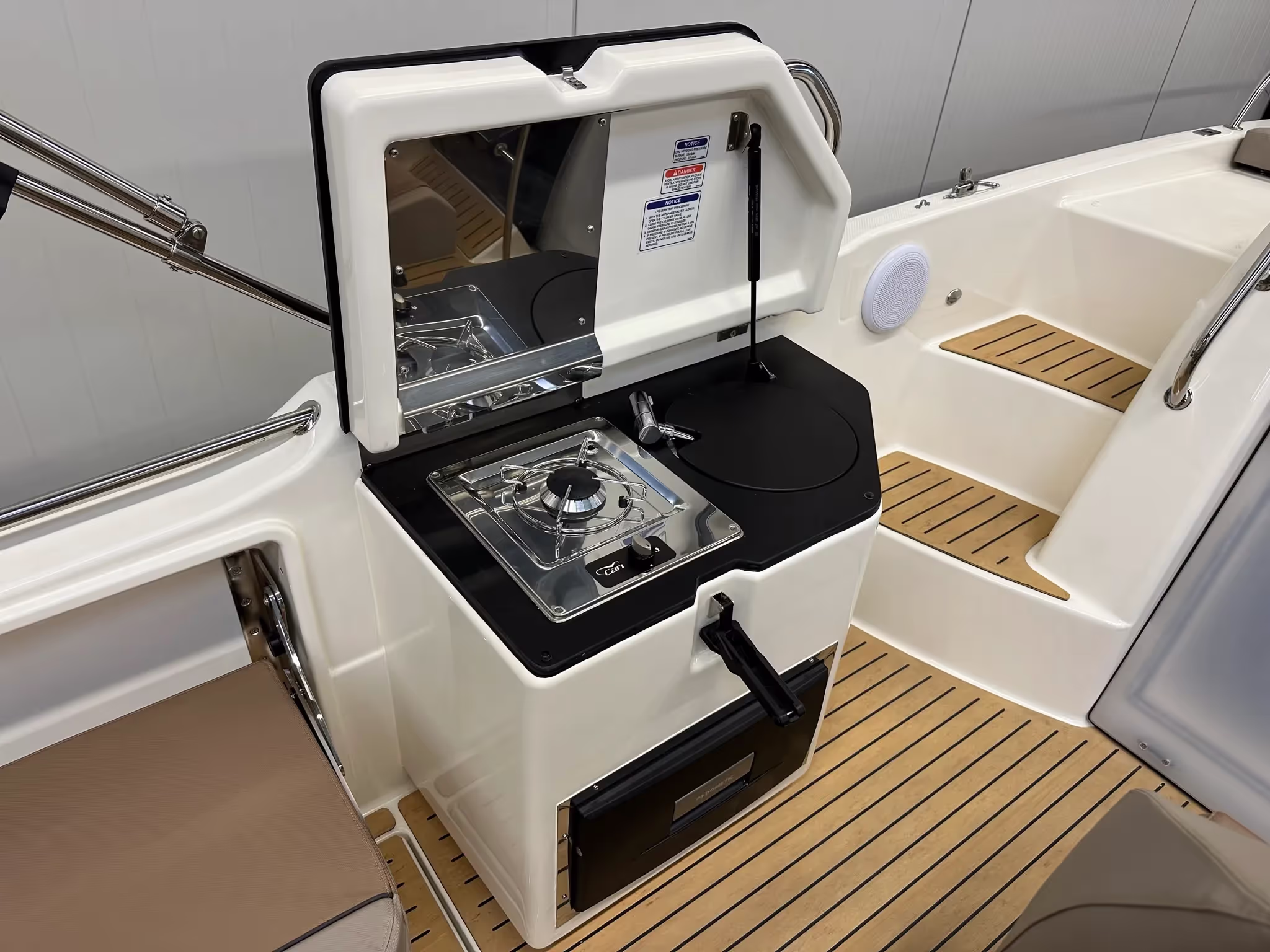 Quicksilver 755 Sundeck