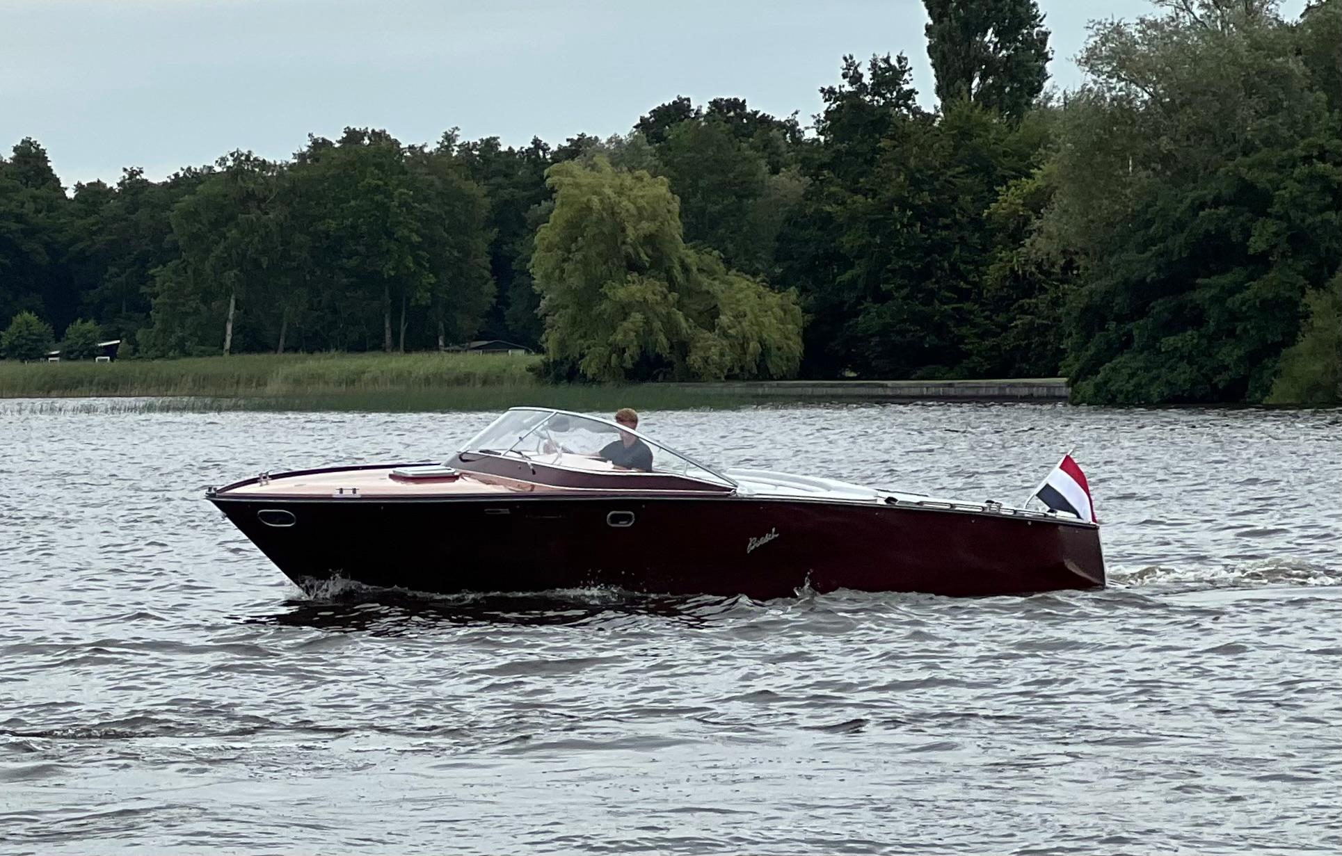 Boesch 850 Runabout Deluxe