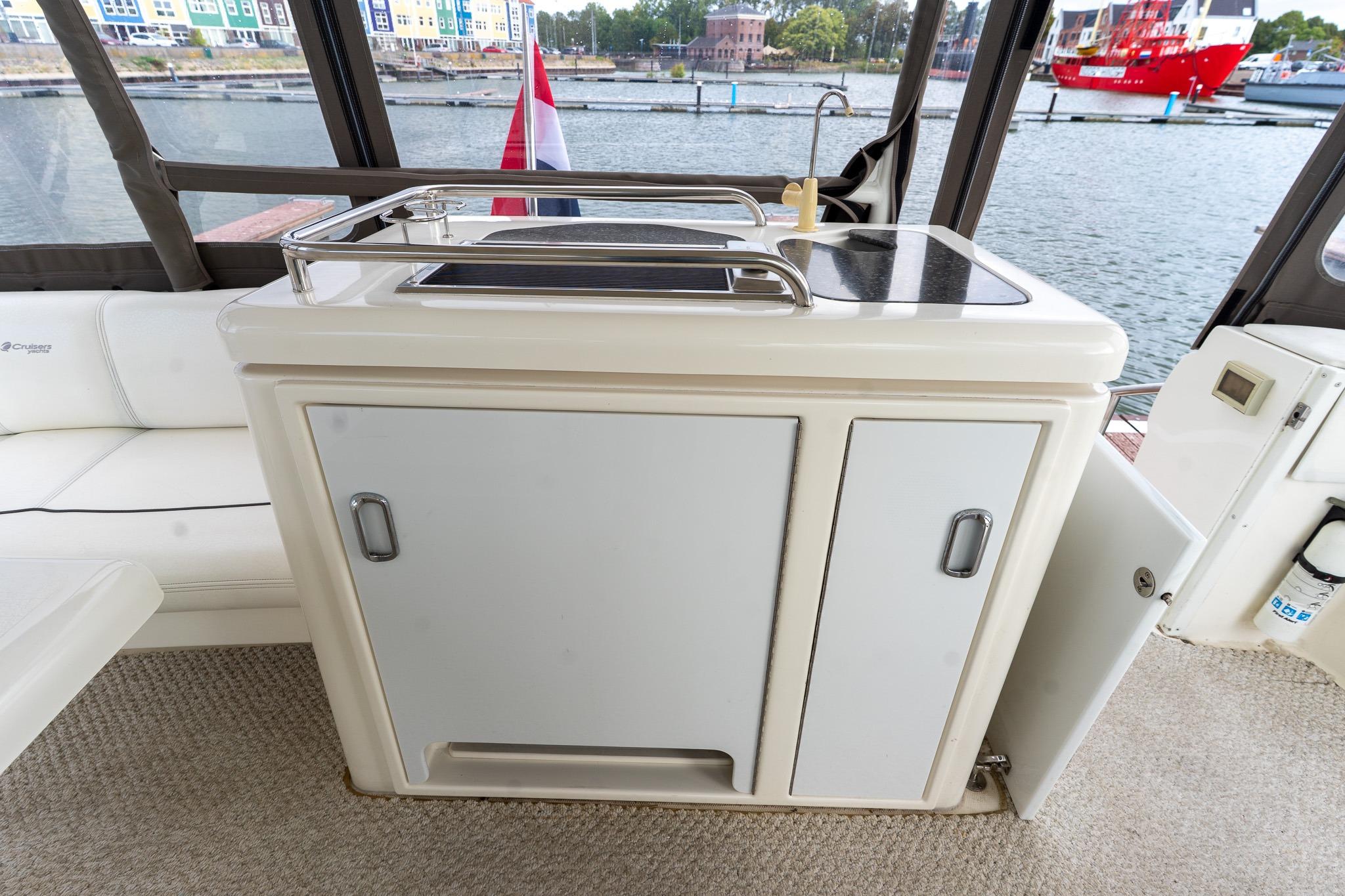 Cruisers Yachts 415 Express Motoryacht