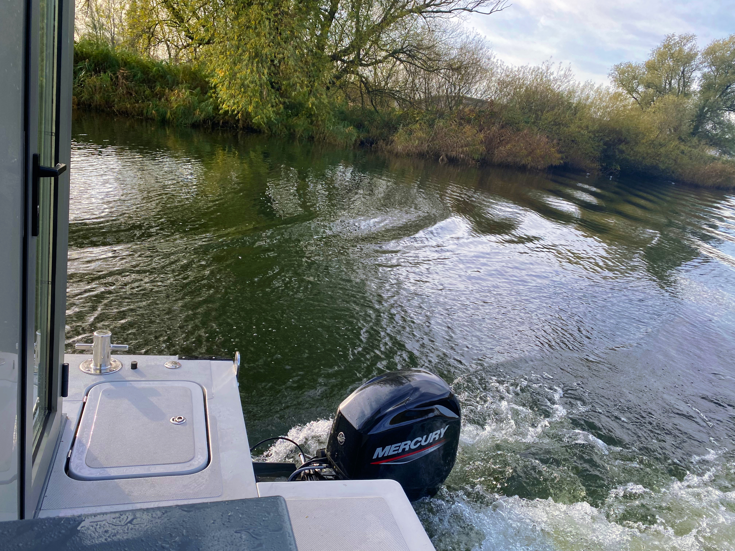AquaHome Comfort Houseboat