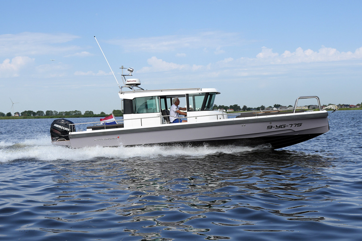 Axopar 28 Cabin