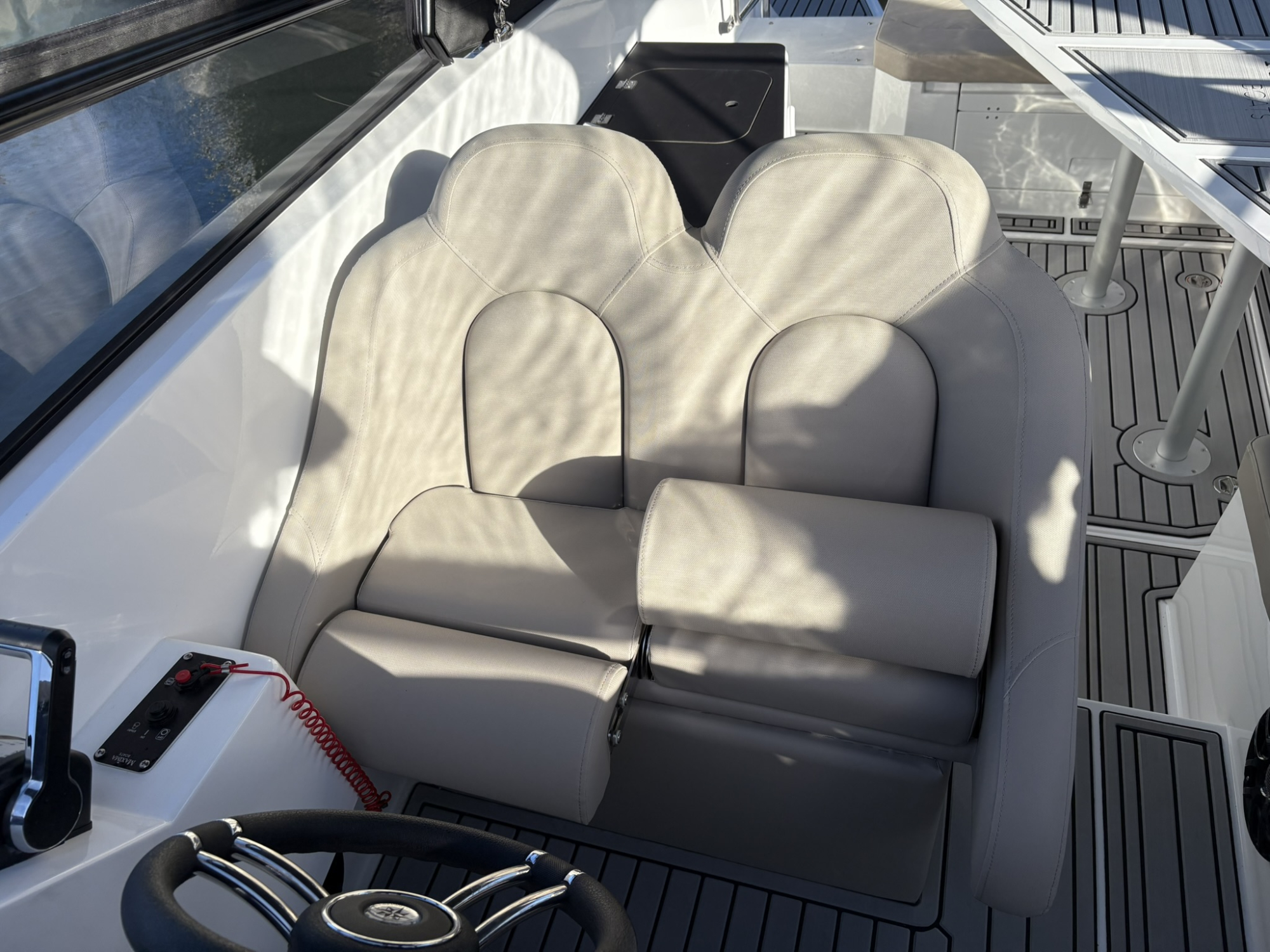 Maxima Boats 800 Cabin zwart - wit met Honda 250 pk op voorraad!