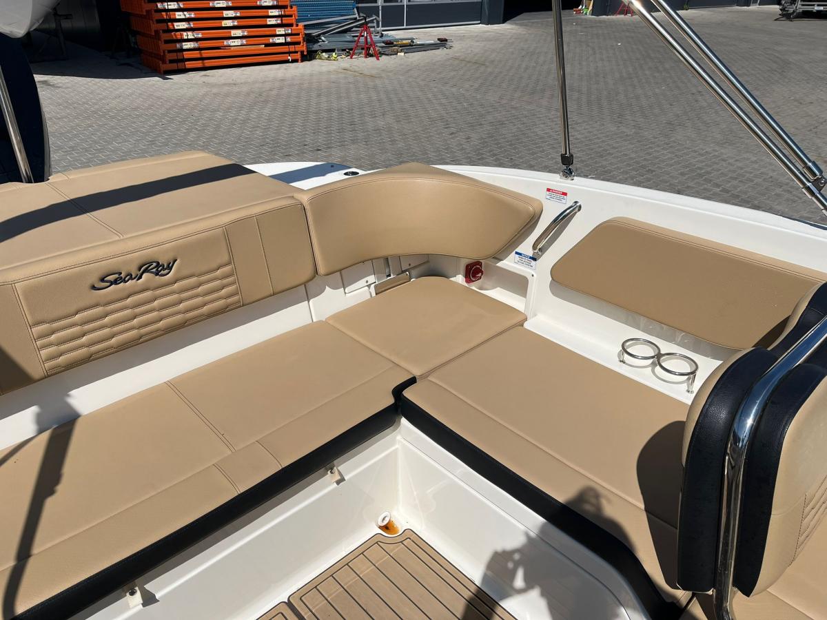 Sea Ray 210 SPX Outboard