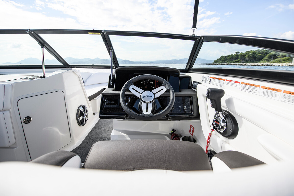 Sea Ray SPX 210 Outboard