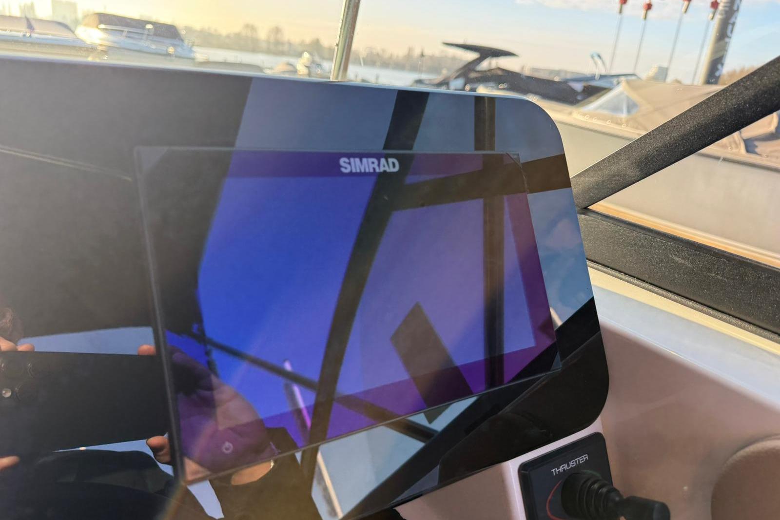 Sea Ray SDX 230