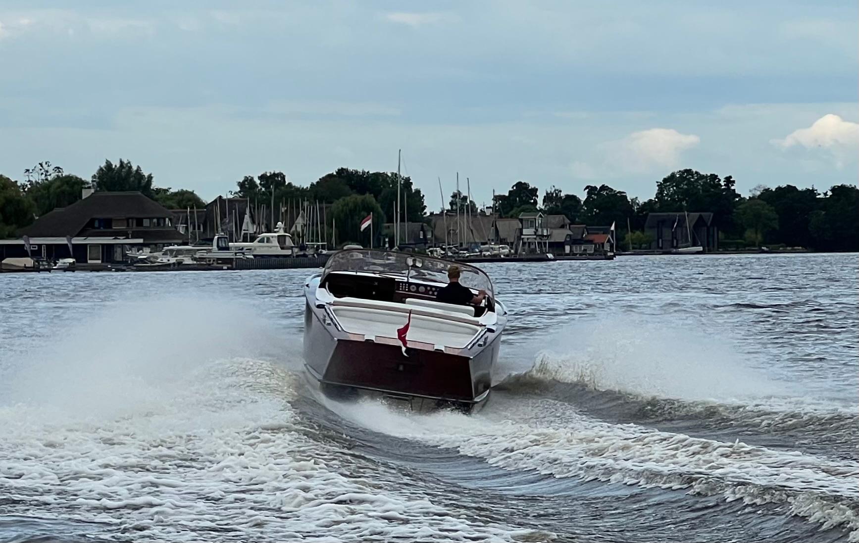 Boesch 850 Runabout Deluxe