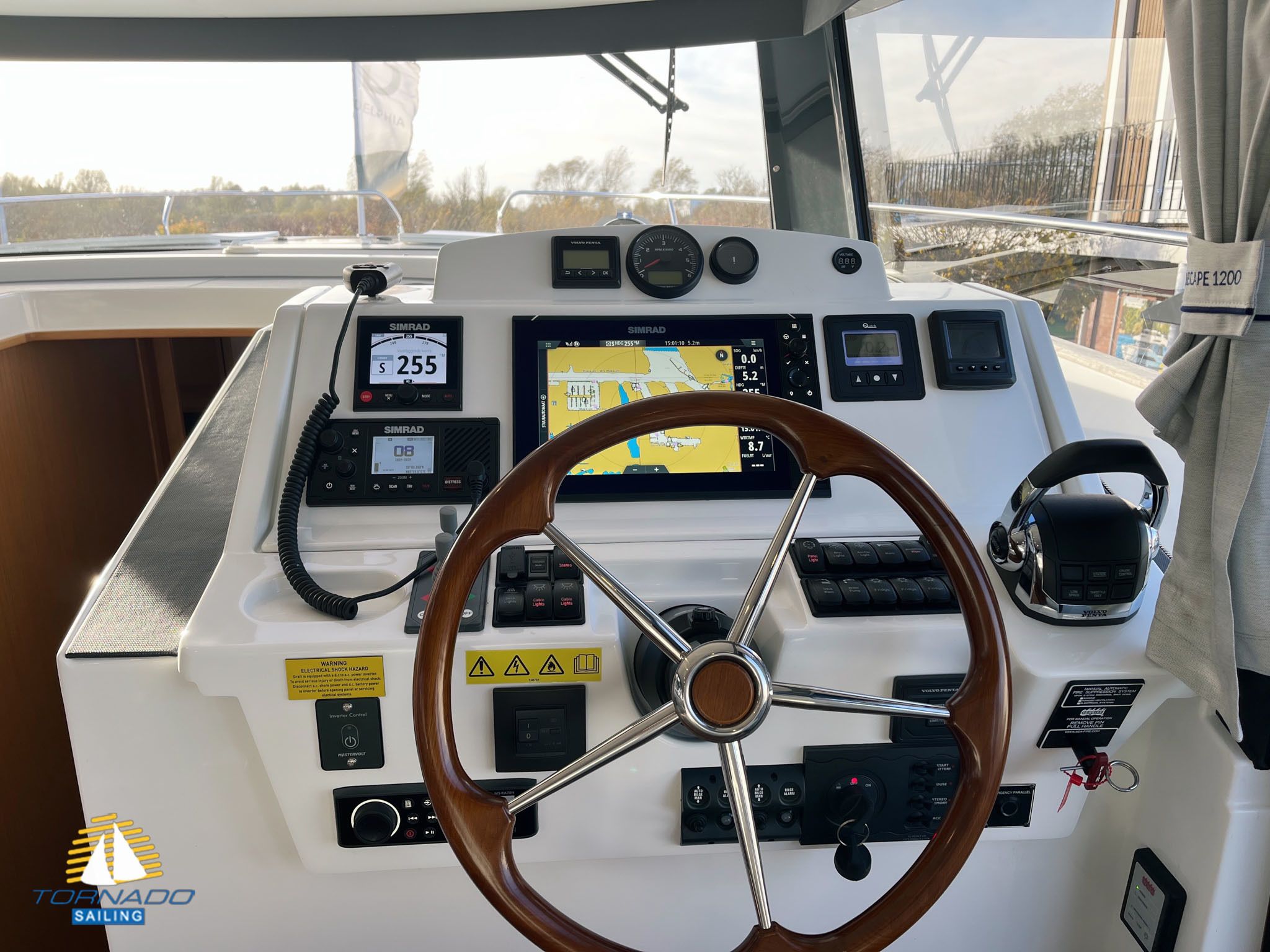 Delphia 12 Flylounge