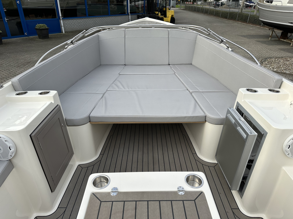 Interboat Intender 820