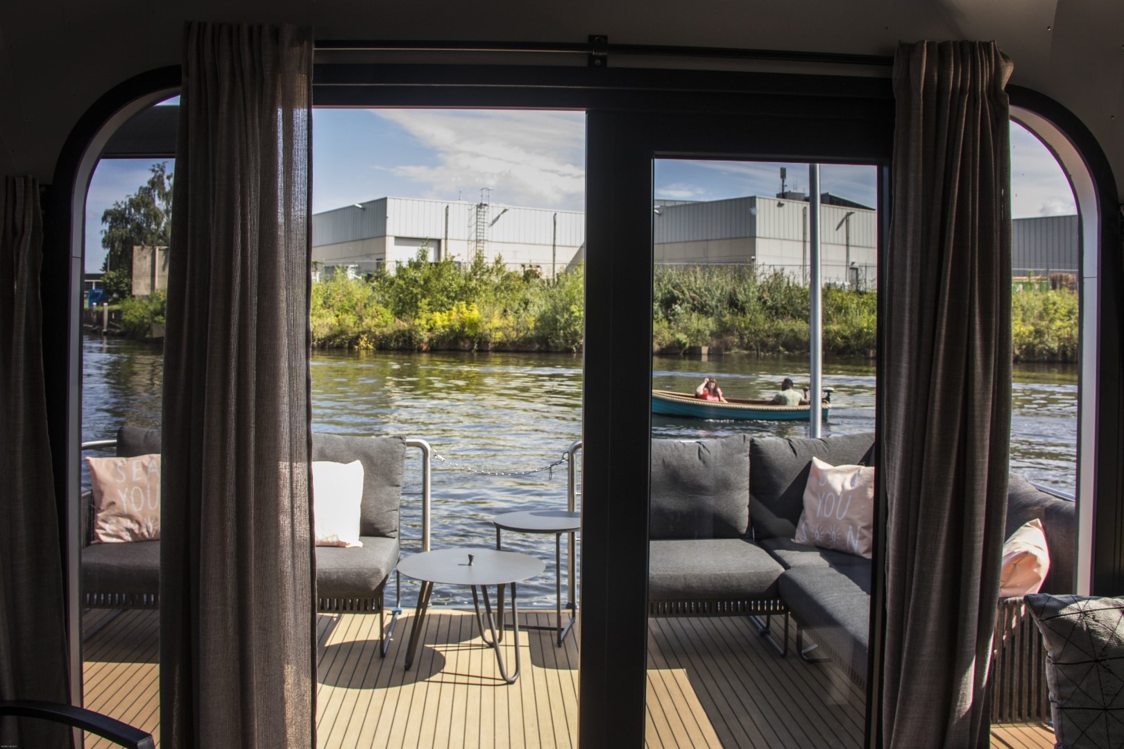 The Coon 1000 Houseboat