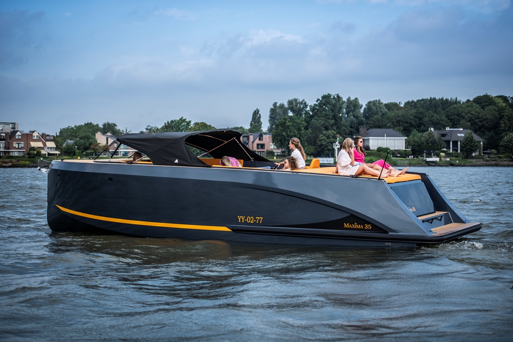 Maxima Boats 35