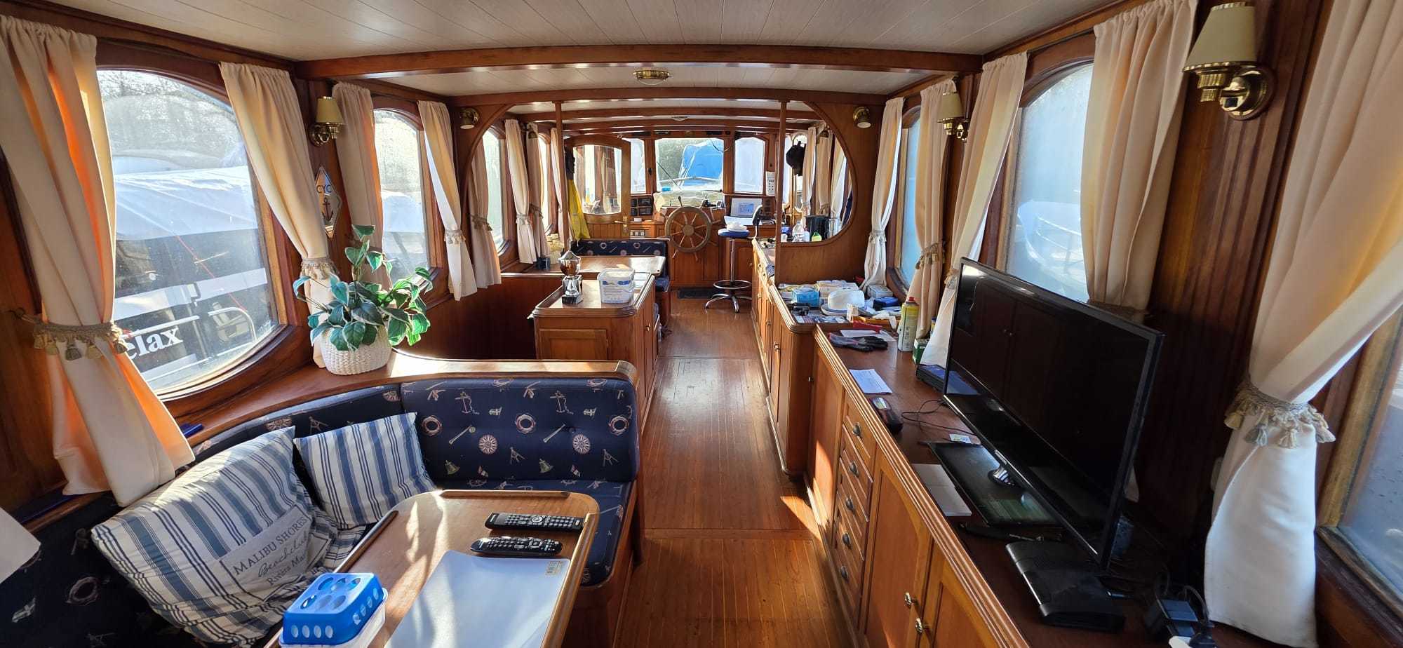 Classic Motor Yacht 14.85