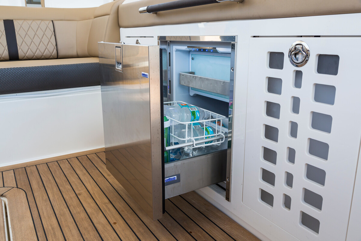 Sea Ray SLX 400 Outboard