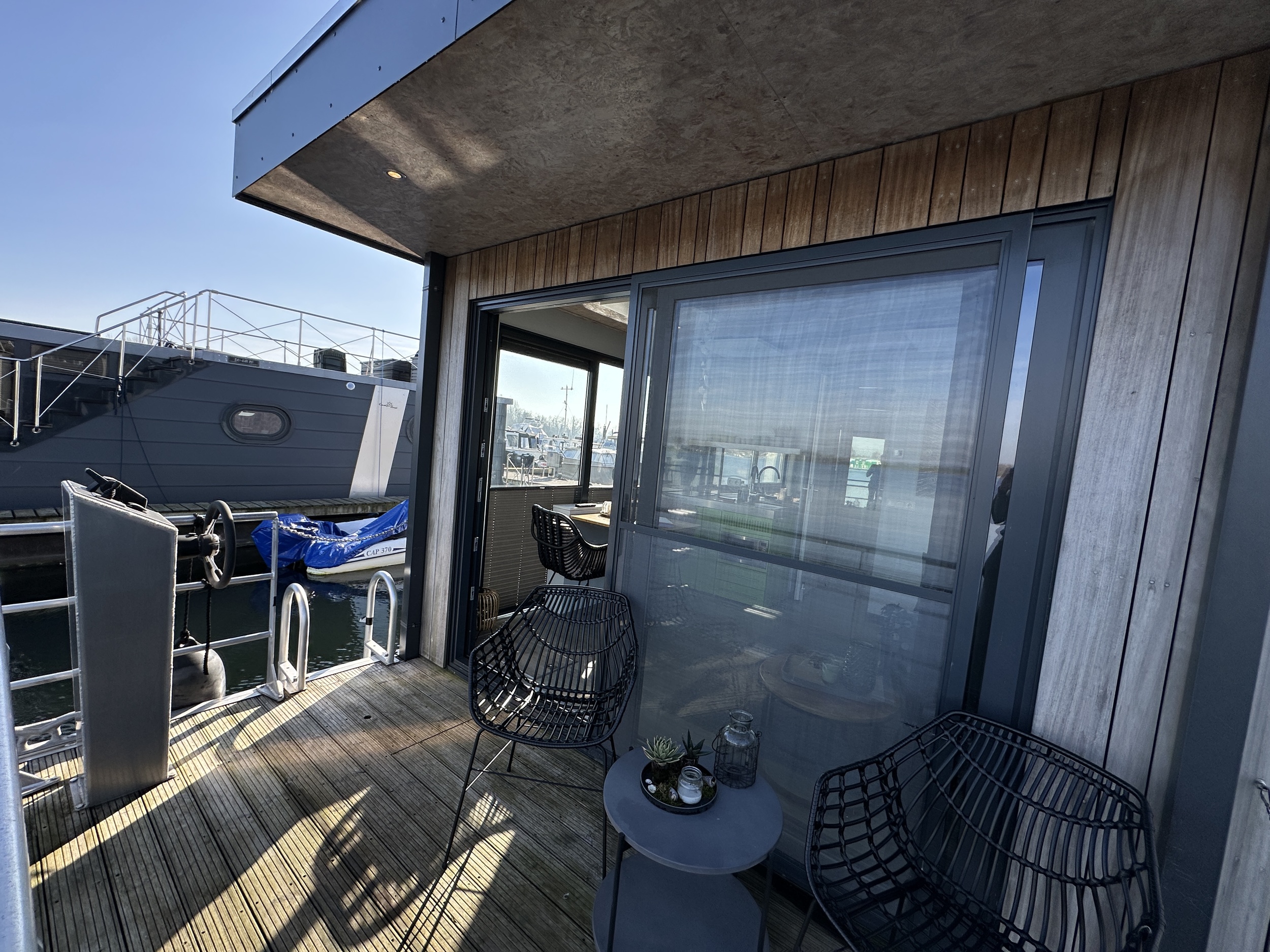 Gielissen Marin Home 32 Tiny Houseboat Gielissen Marin Home 32 Tiny Houseboat