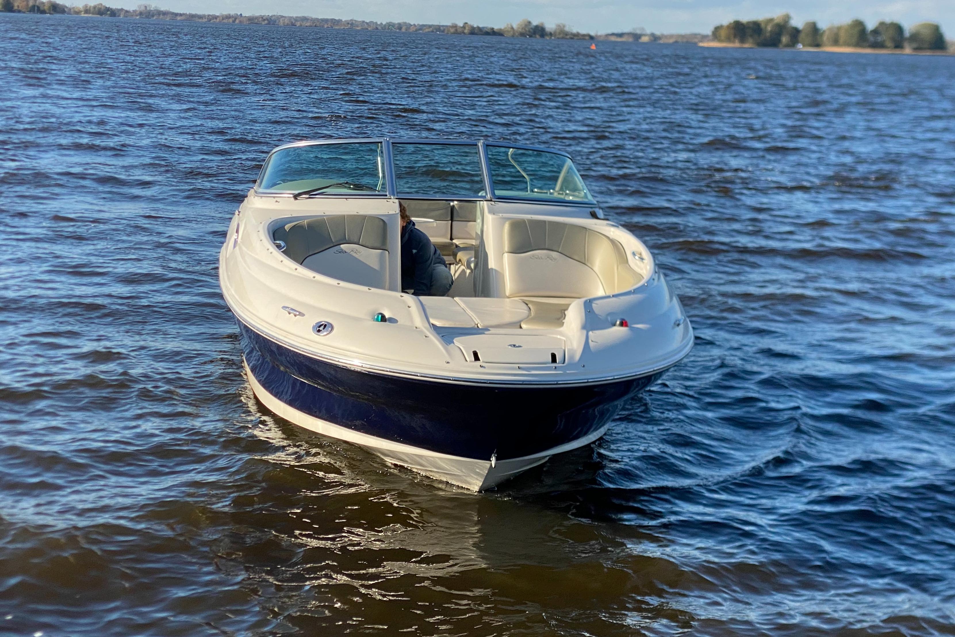Sea Ray 240 Sundeck