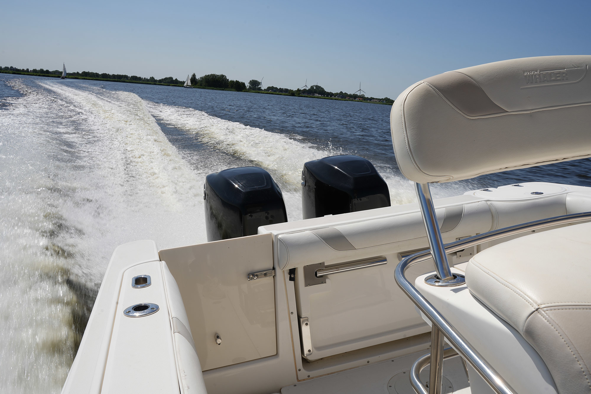 Boston Whaler 270 Outrage
