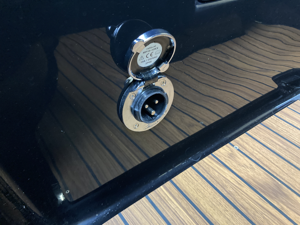 Amigo 485 S Black Edition + Navy 3.0 fluistersloep