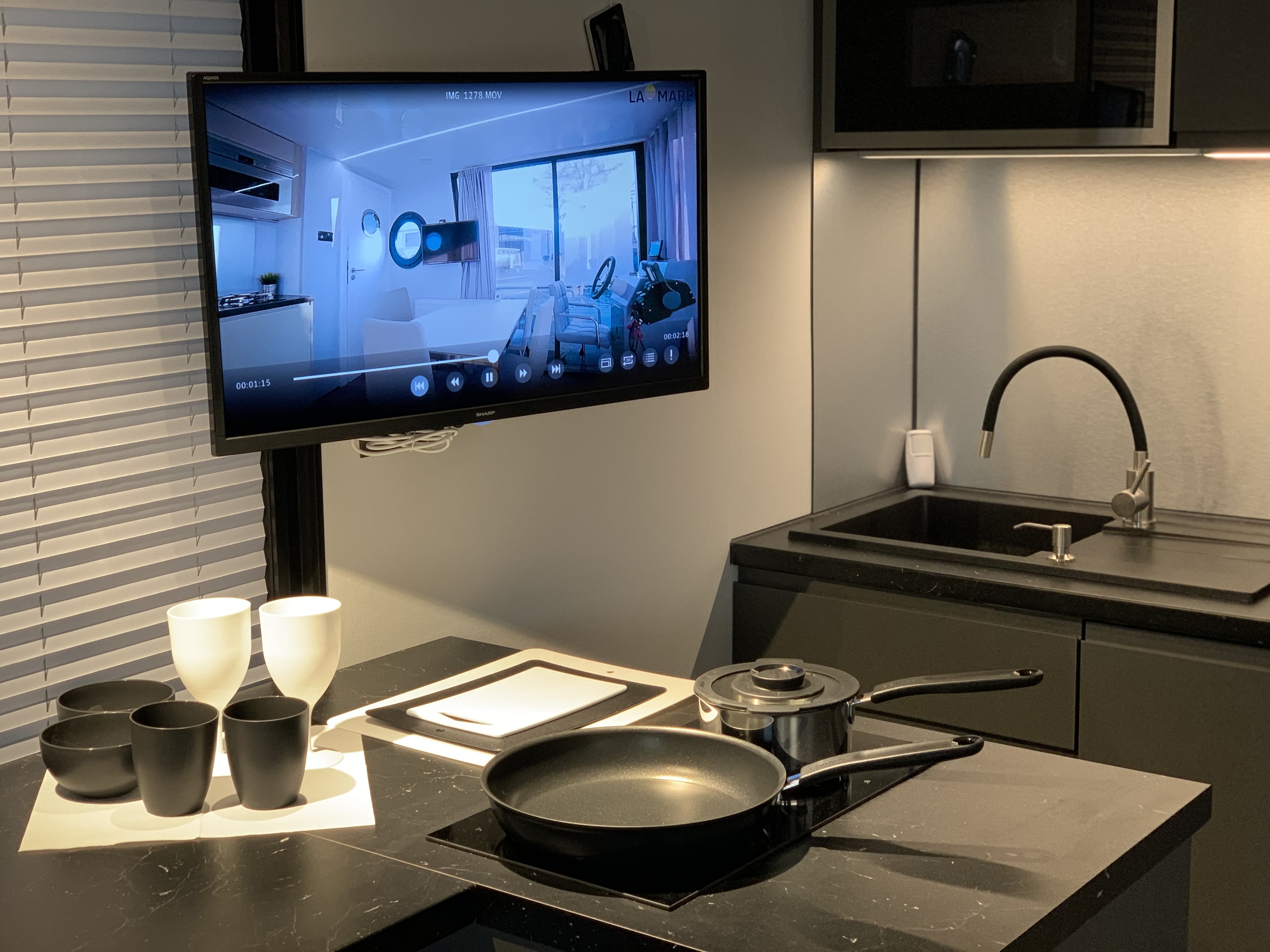 La Mare Houseboat Modern 12 ProLine