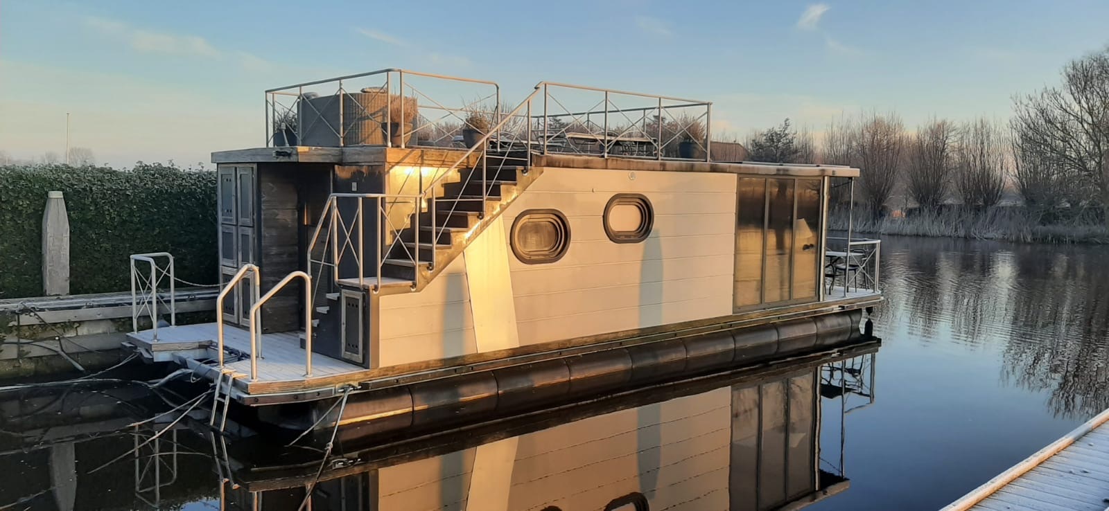 Campi 400 Per Direct Irnsum Ligplaats (Houseboat)