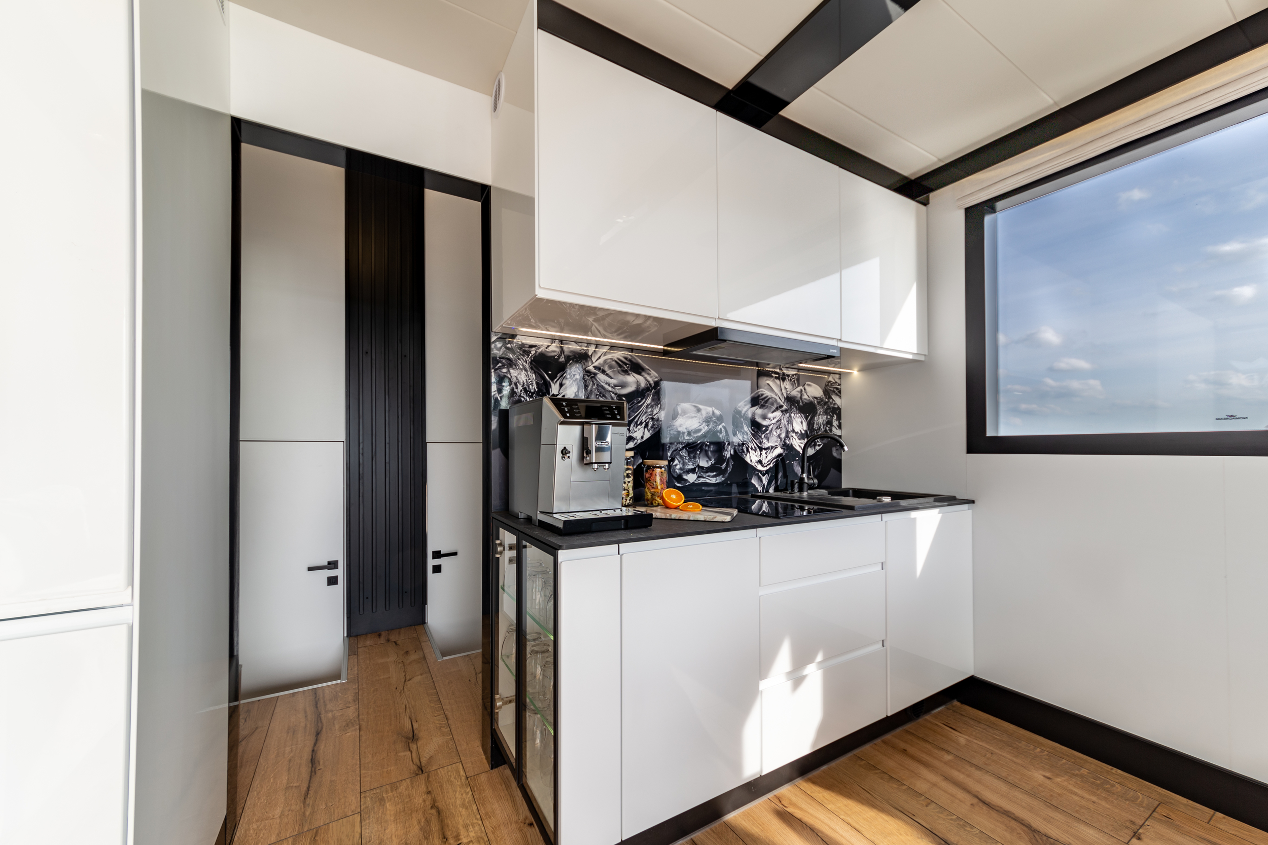 Nomadream Cat-House 1200 Double Decker Houseboat