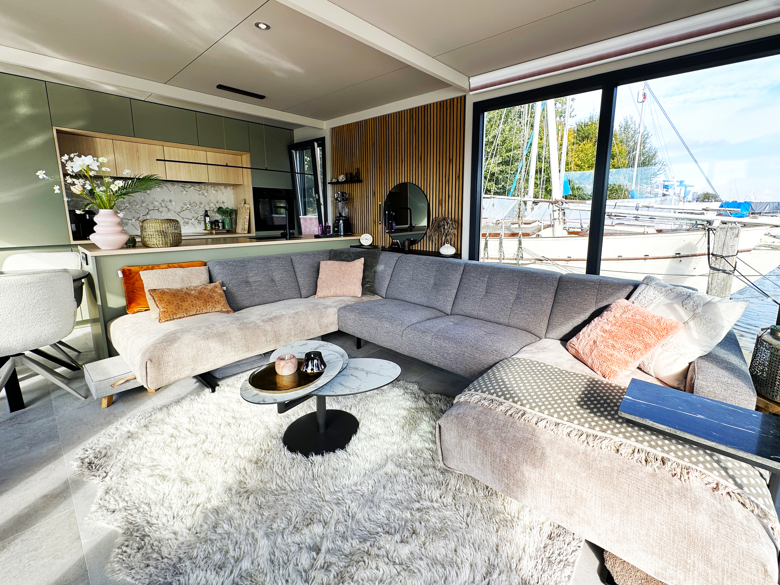HT-Lofts Houseboat 15m Electric Propulsion
