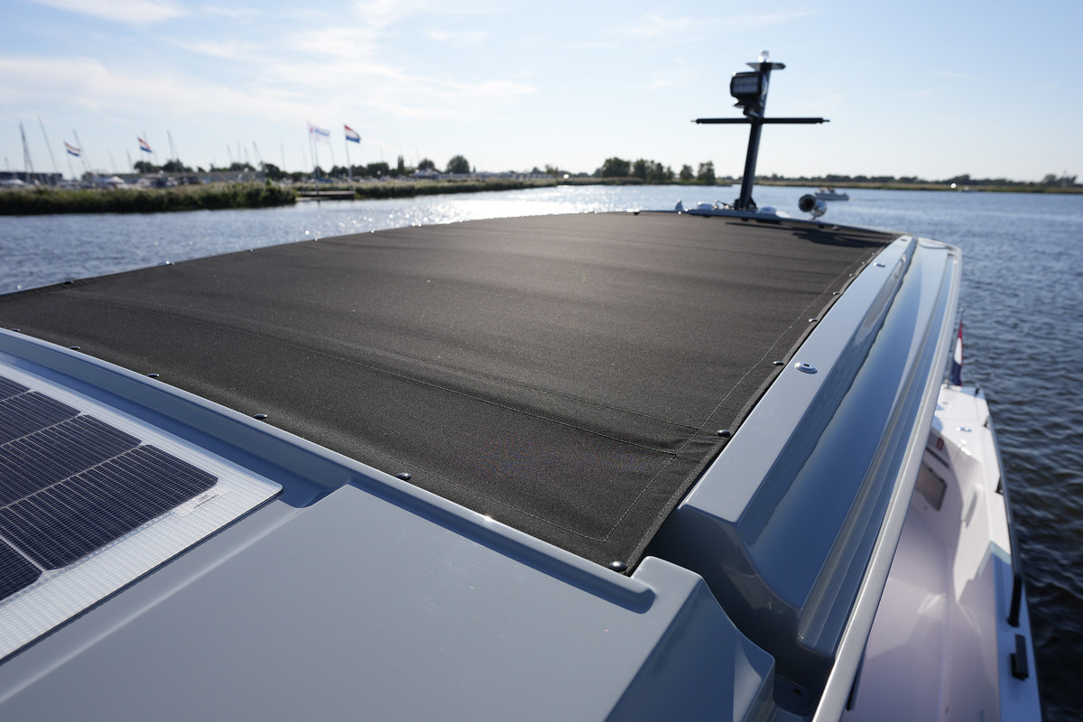 Axopar 37 XC Cross Cabin Mediterrana Edition