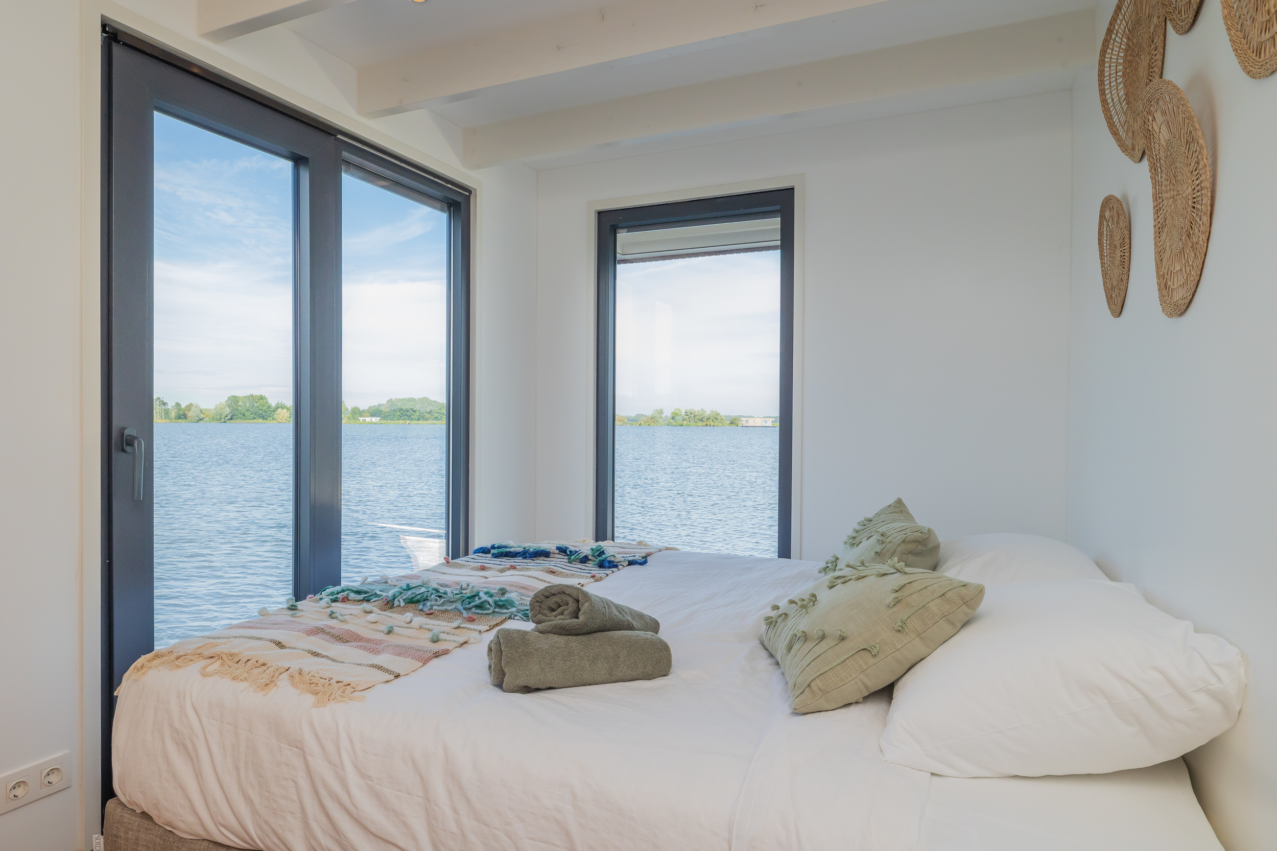 Surla (met Tender) Houseboat 15 Volledig Elektrisch With Charter
