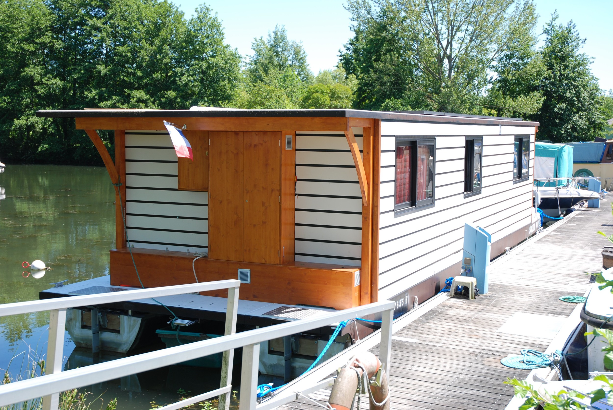 PHOEBUS COCHE SOLAIRE  LECTRICAL SELF POWERED BOAT Catamaran Standaard