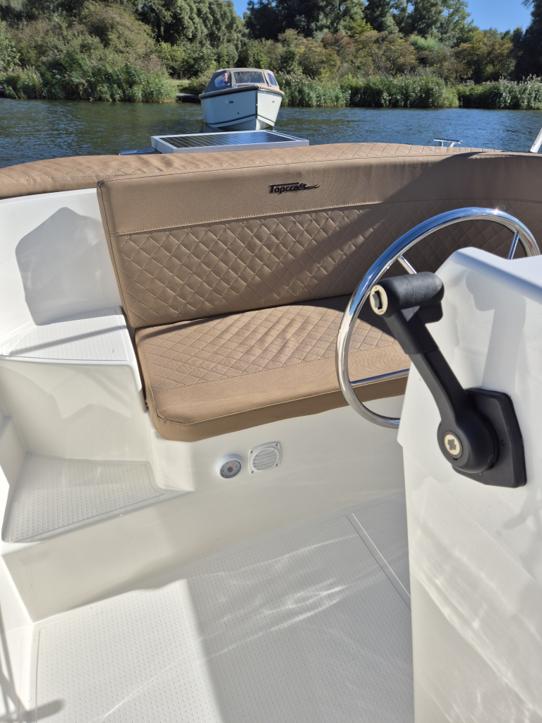 Topcraft 565 Tender