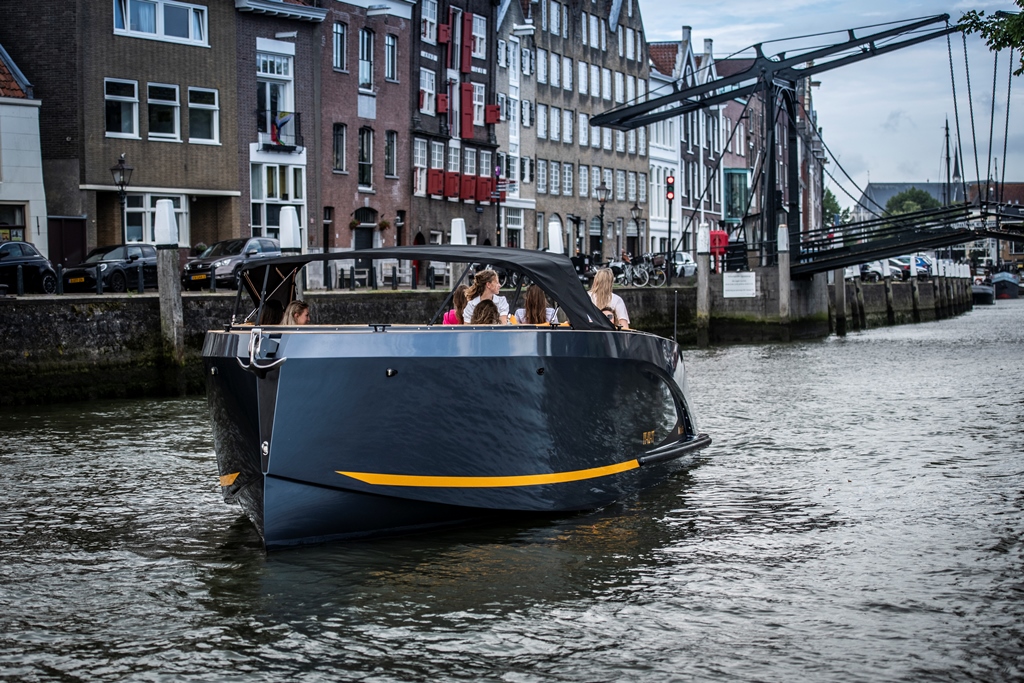 Maxima Boats 35