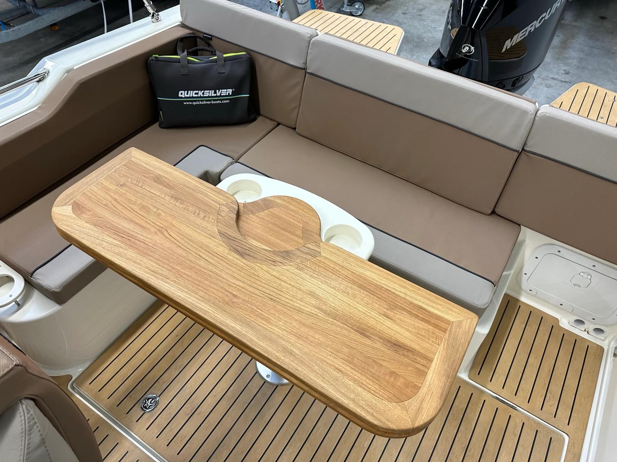 Quicksilver 755 Sundeck