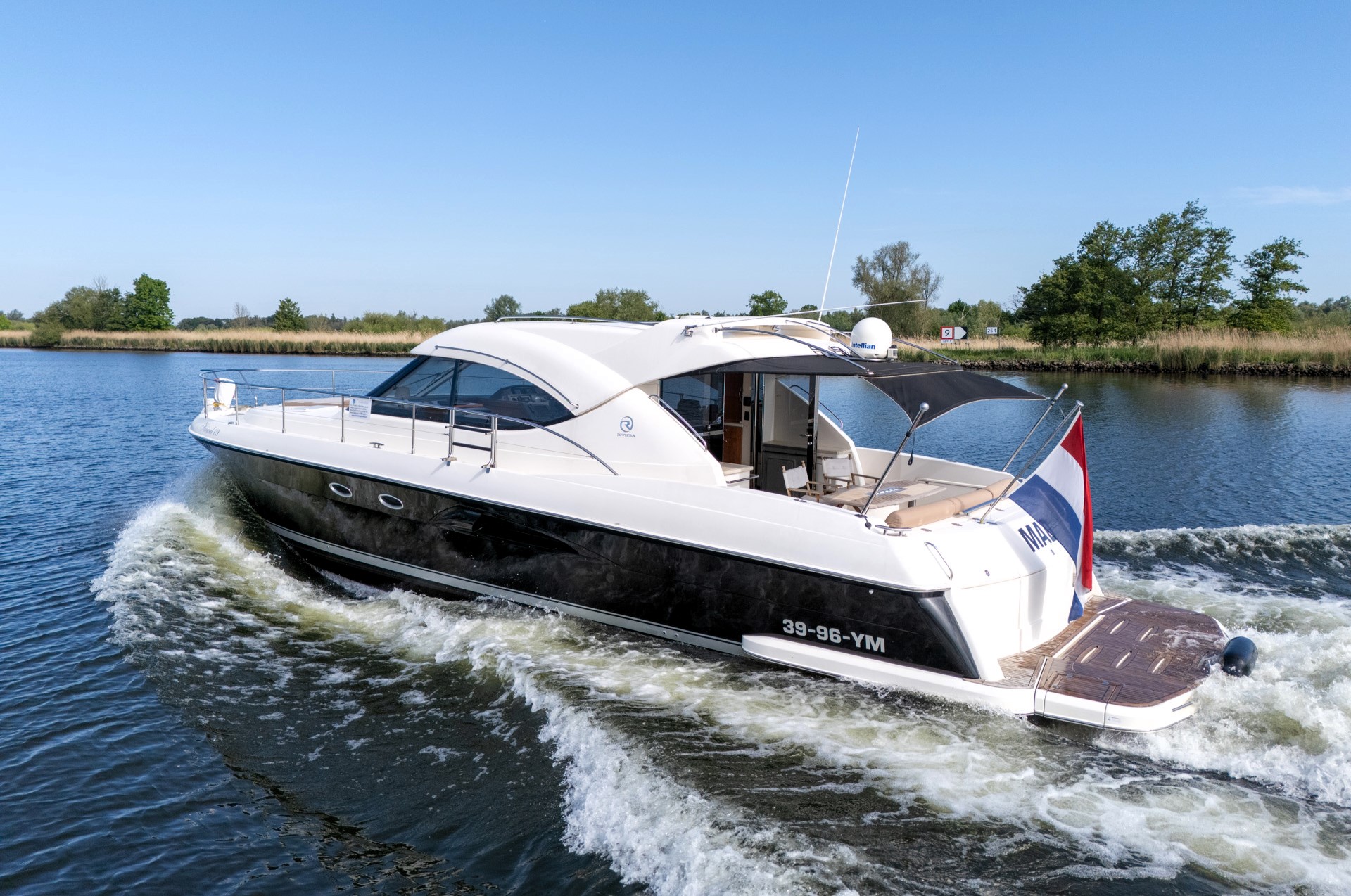 Rivièra 4700 Sport Yacht